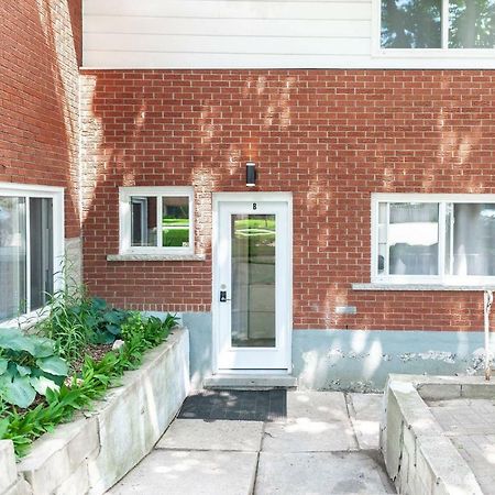 Entire 2 Bedroom Apartment Uptown Waterloo - E1 Εξωτερικό φωτογραφία