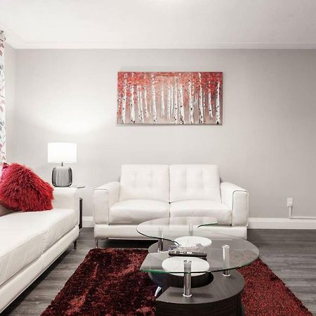 Entire 2 Bedroom Apartment Uptown Waterloo - E1 Εξωτερικό φωτογραφία